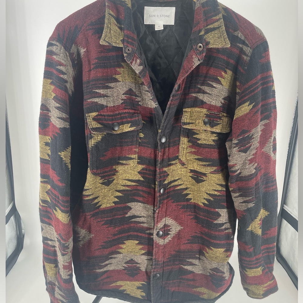 Size Medium Men’s “Sand & Stone Geometric Shirt. Nice lining. Nice quality.